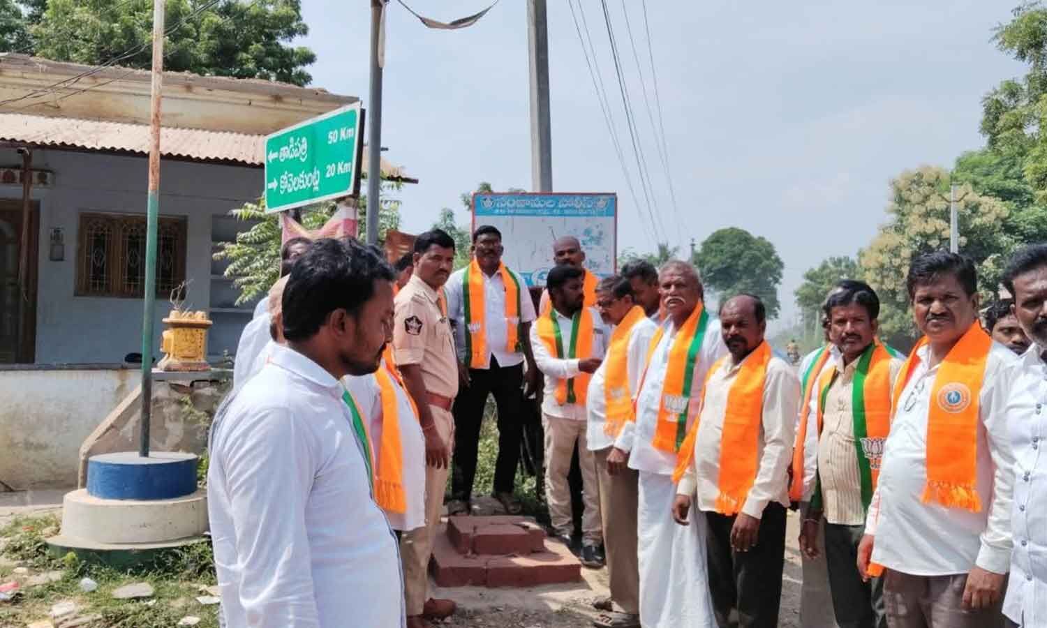 TDP-BJP Alliance Rift Emerges After Vandalised Flagpoles in Nandyal