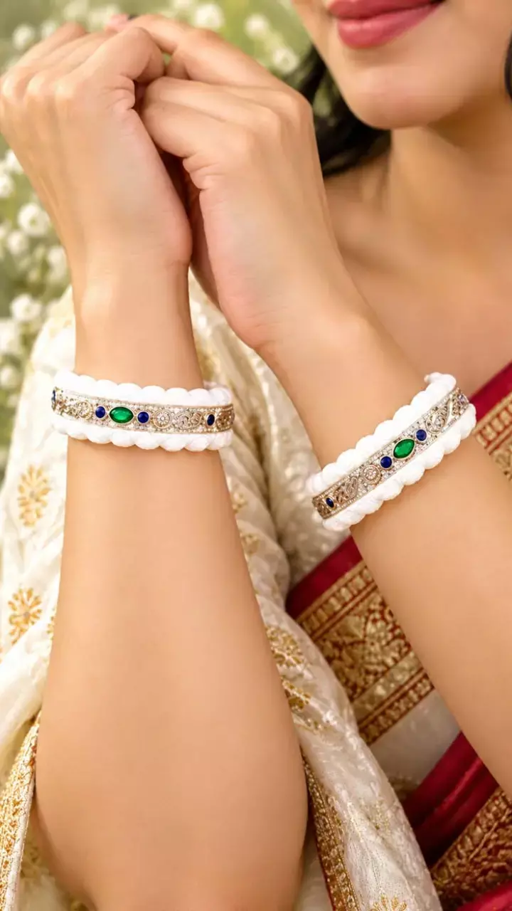 Traditional Conch Bangle Crafted from Natural Conch Shell