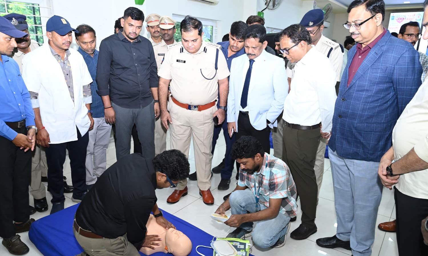 Police and Prison Staff Receive Hands-On CPR Training