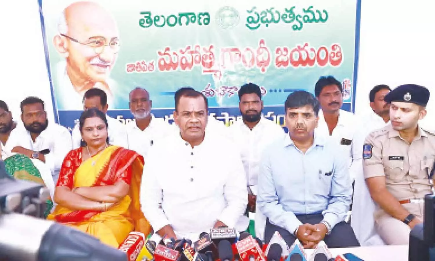 Youth must follow Gandhi’s ideology: Komatireddy Youth must follow Gandhi’s ideology: Komatireddy