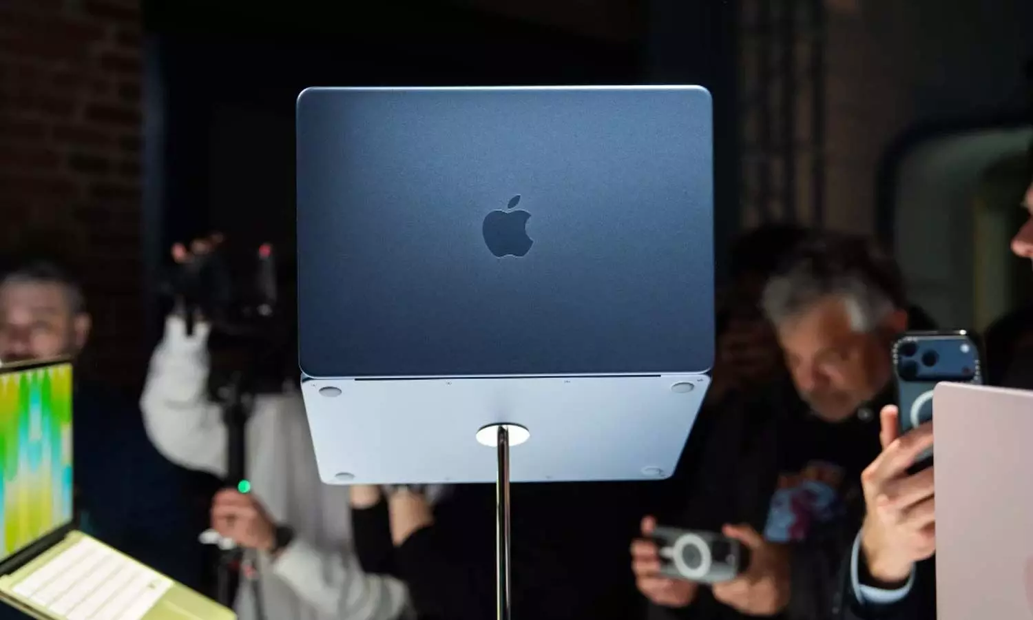 Apple to Bolster Mac Data Controls to Protect Against AI Agents Apple to Bolster Mac Data Controls to Protect Against AI Agents