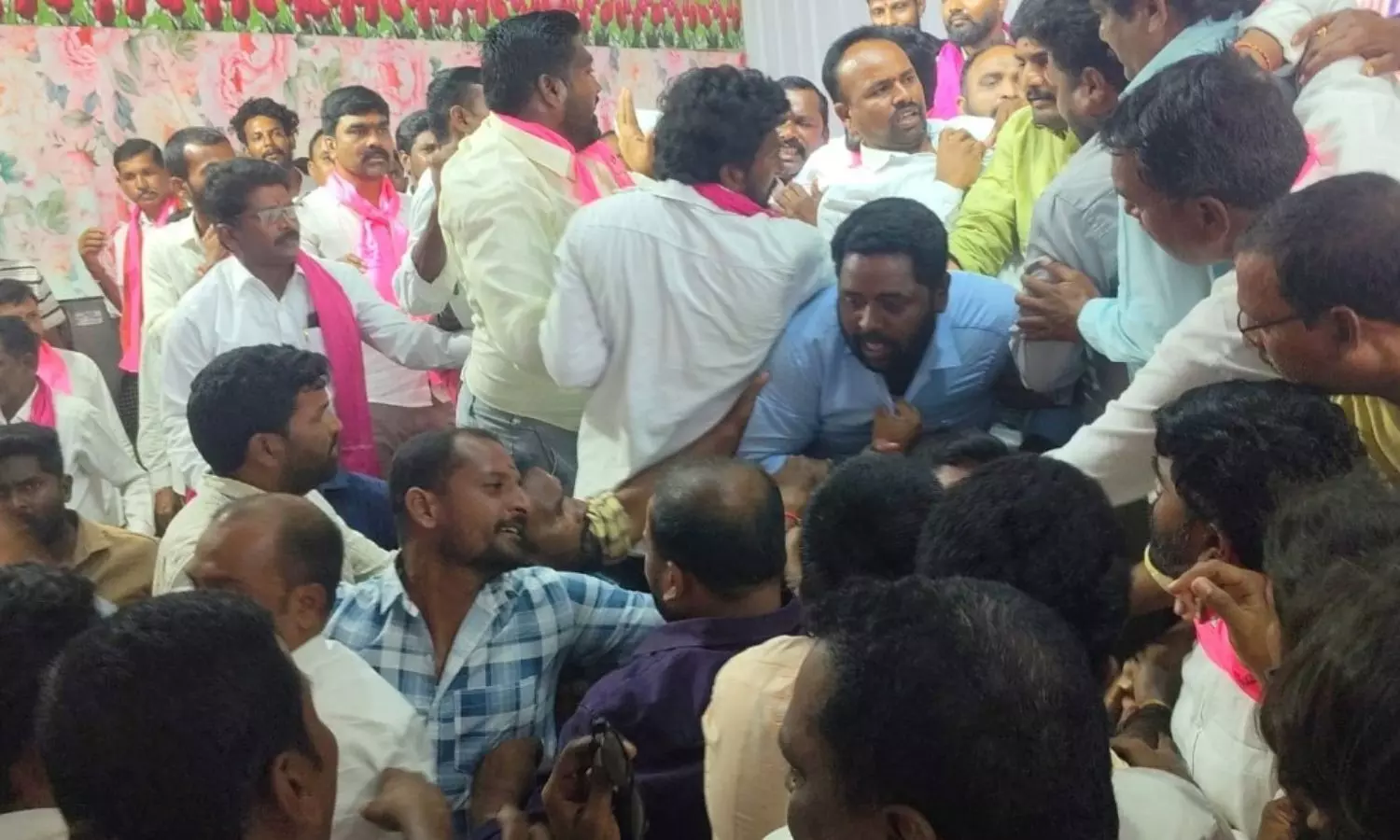 Tension prevailed at a BC meeting organised by the BRS in Peddapalli Tension prevailed at a BC meeting organised by the BRS in Peddapalli
