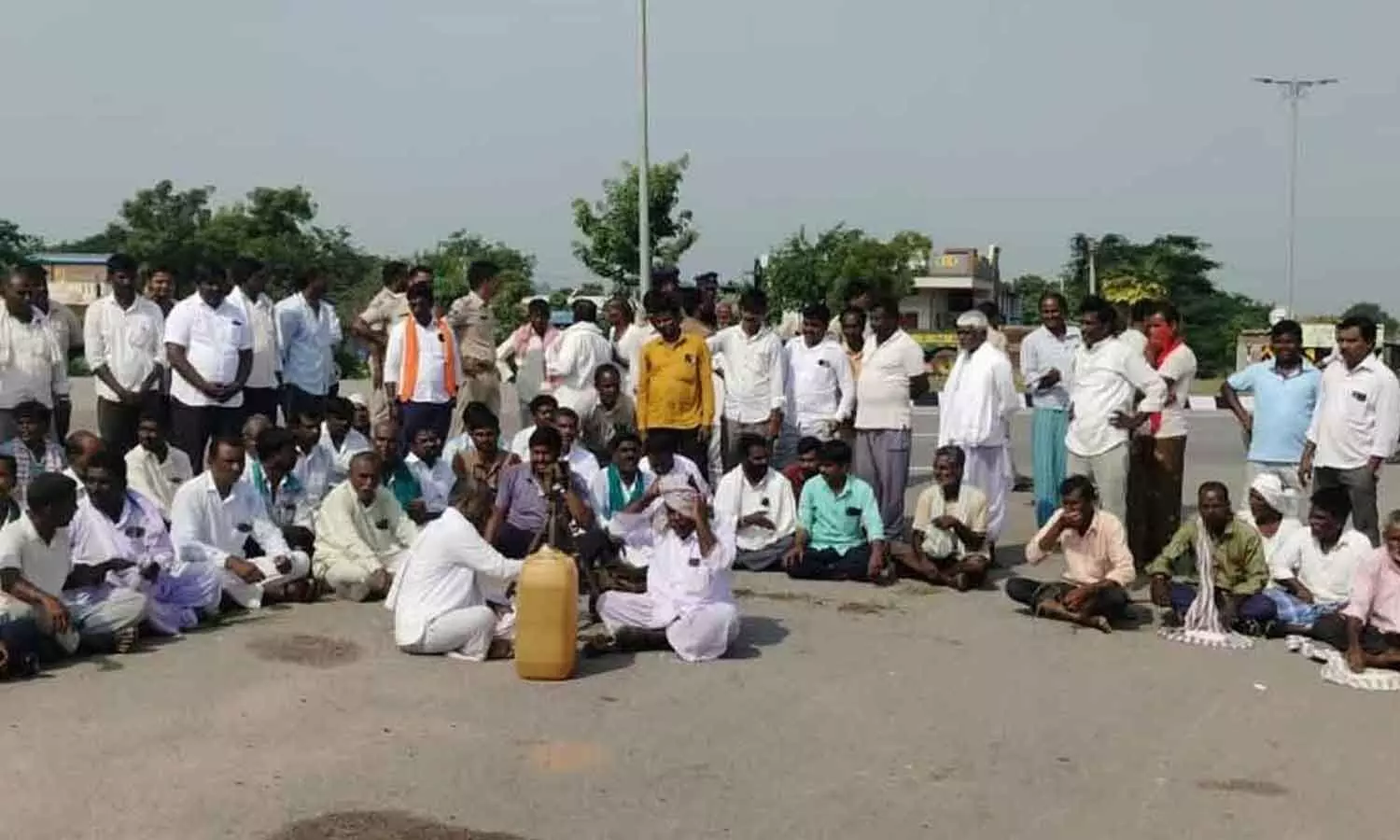 Erratic power supply leaves paddy farmers worried in Kamareddy Erratic power supply leaves paddy farmers worried in Kamareddy