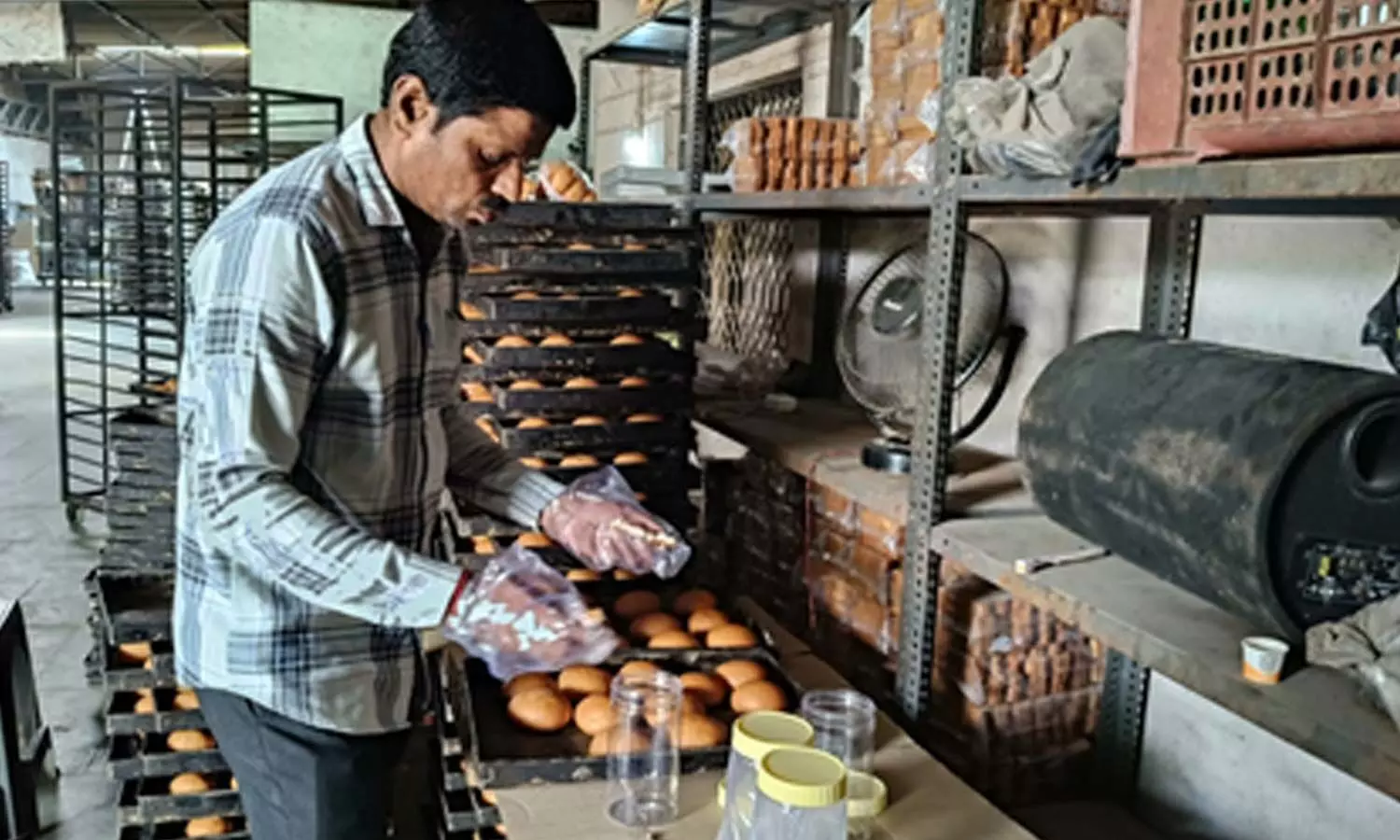 Gujarat: 9,334 kg stock detained, 22 samples found substandard in Ahmedabad Gujarat: 9,334 kg stock detained, 22 samples found substandard in Ahmedabad