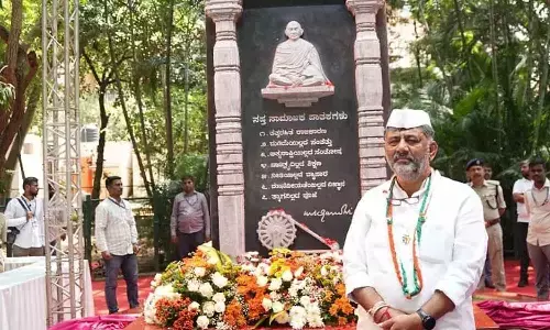 CM unveils state’s first Gandhi Memorial Pillar in capital