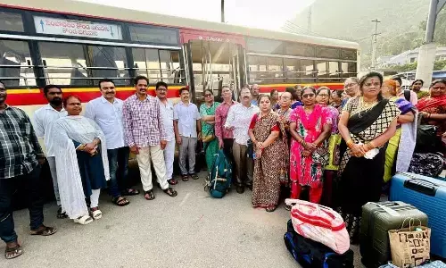 Devotees commencing their Somnath Swabhiman Yatra from Visakhapatnam on Saturday