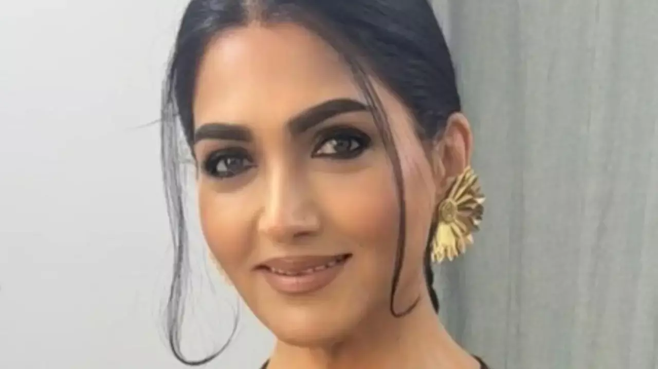 Actress Khushbu Sundar has extended her support to Janhvi Kapoor after her morphed video from Devara song Actress Khushbu Sundar has extended her support to Janhvi Kapoor after her morphed video from Devara song