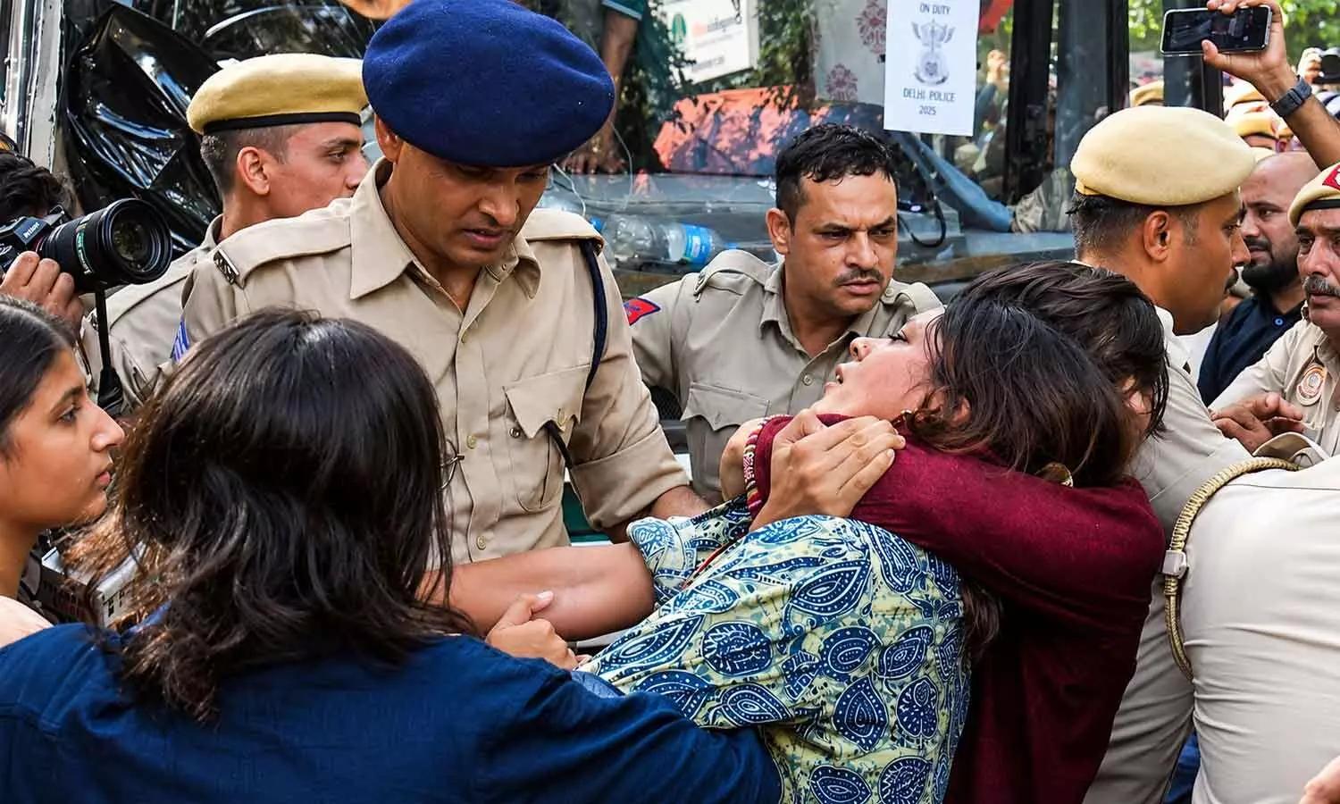 3 female scribes allege sexual harassment by Delhi police 3 female scribes allege sexual harassment by Delhi police