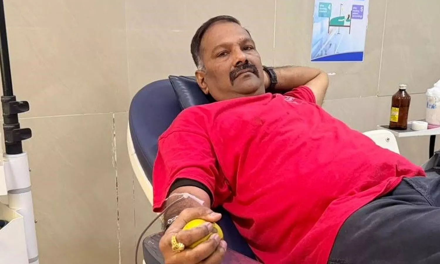 DGM (Operations) of Blast Furnace, Rashtriya Ispat Nigam Limited Karri Srinivas donating O-negative blood in Visakhapatnam DGM (Operations) of Blast Furnace, Rashtriya Ispat Nigam Limited Karri Srinivas donating O-negative blood in Visakhapatnam