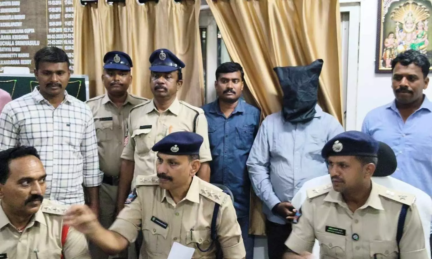 Inter-state thief arrested for snatching gold chains Inter-state thief arrested for snatching gold chains
