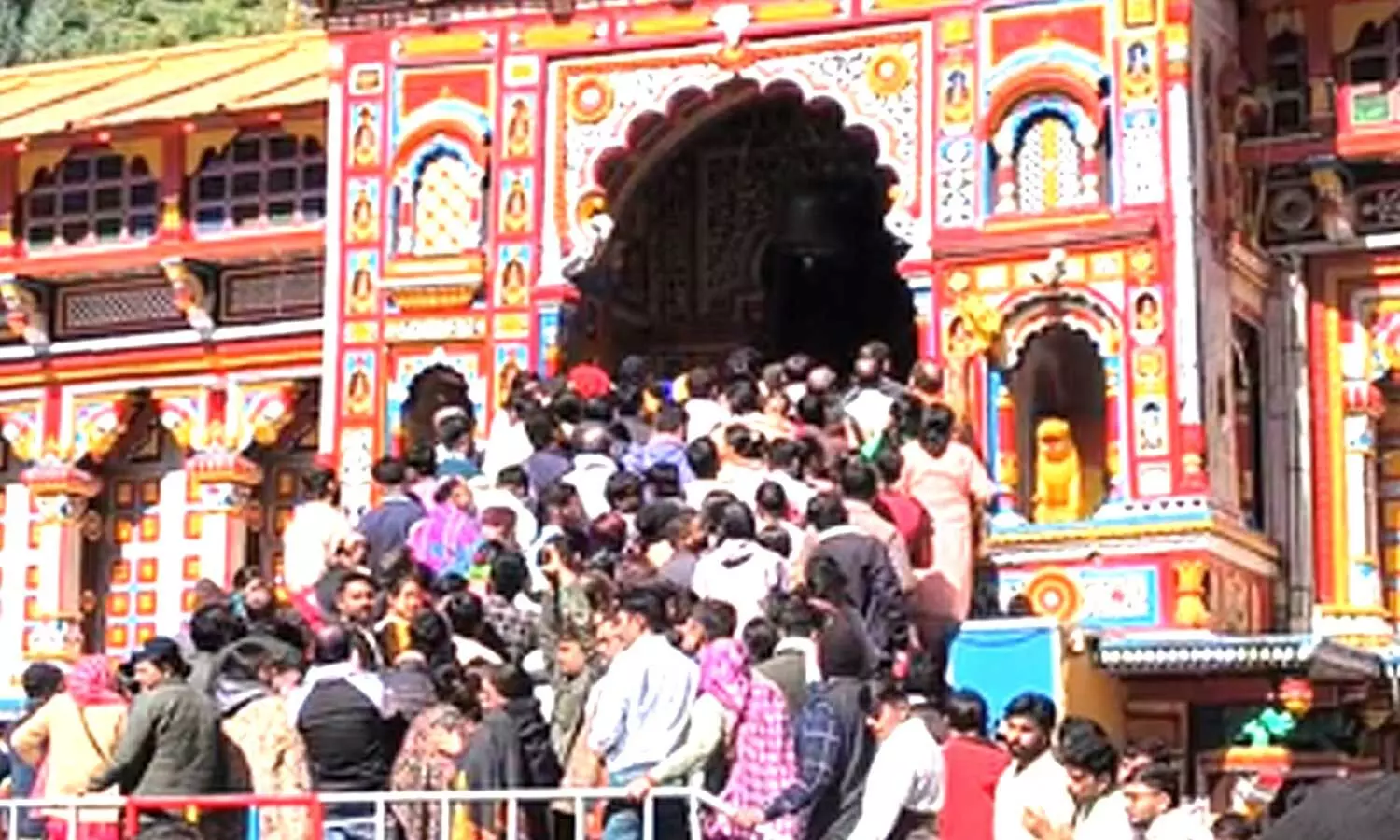 Badrinath Dham sets new record with over 18.67 lakh pilgrims; 20 lakh mark in sight Badrinath Dham sets new record with over 18.67 lakh pilgrims; 20 lakh mark in sight