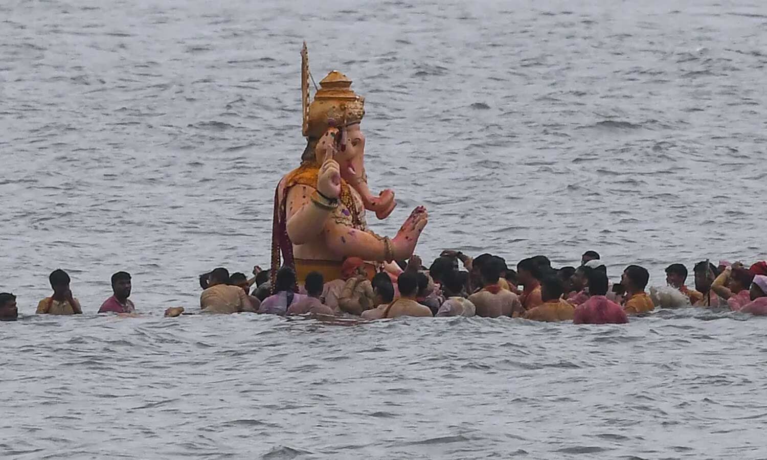 DC in a battle of wits with SP over Ganesh idol immersion