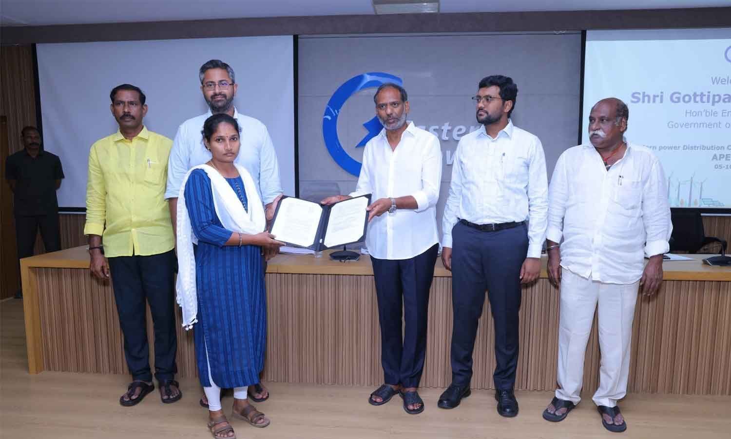 Power supply to be strengthened in AP: Ravi Kumar