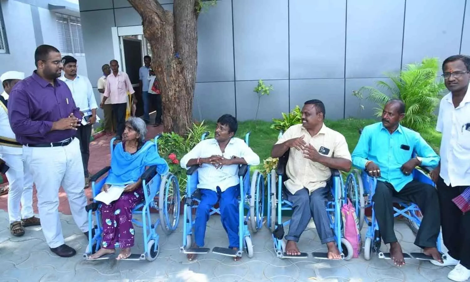 Jt Collector demonstrates generosity at public grievance redressal forum Jt Collector demonstrates generosity at public grievance redressal forum