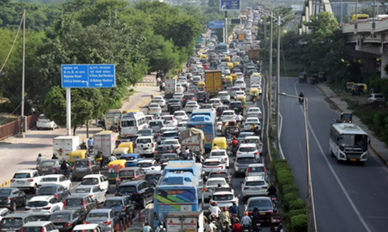 Indias auto retail sales jump 31.8 pc in September to record high: FADA Indias auto retail sales jump 31.8 pc in September to record high: FADA