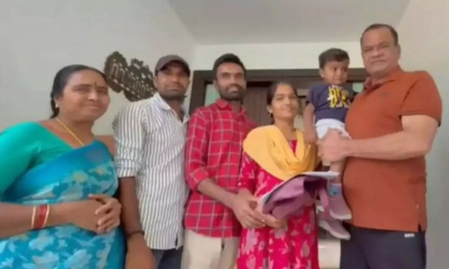 Komatireddy extends financial aid for treatment of child Komatireddy extends financial aid for treatment of child
