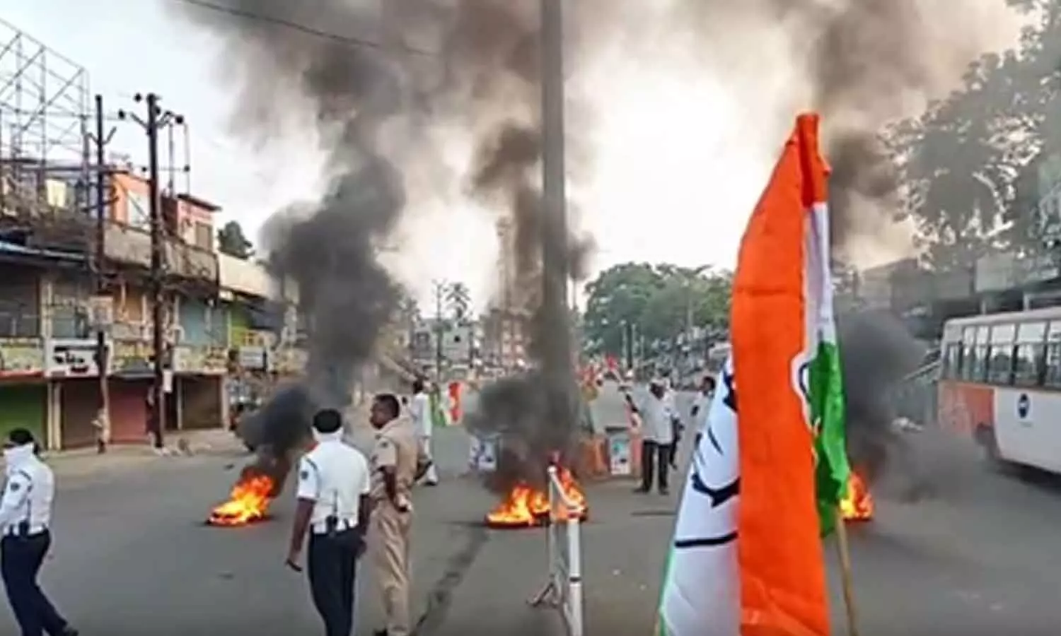 12-hour bandh by INDIA bloc disrupts normal life across Odisha 12-hour bandh by INDIA bloc disrupts normal life across Odisha