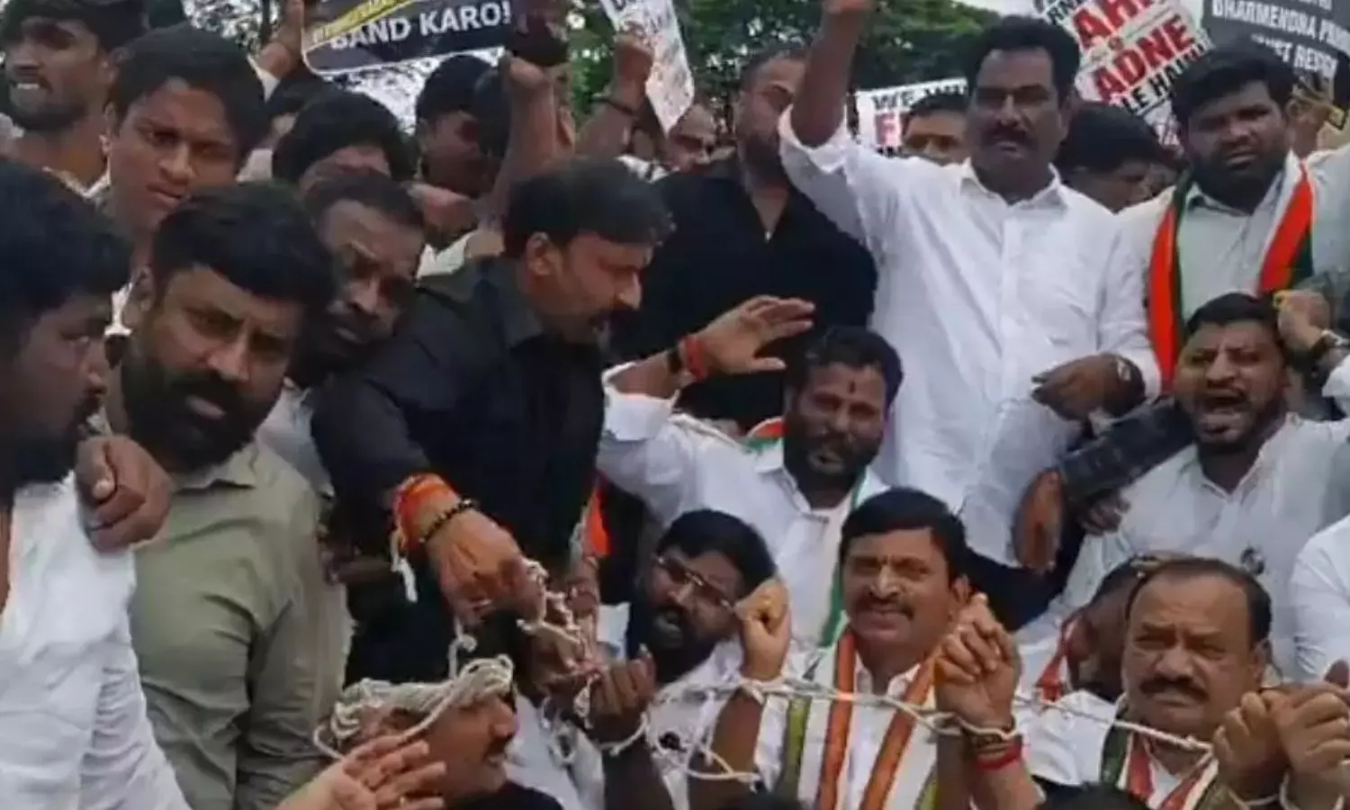 Telangana Congress leaders protest at Lok Bhavan, eetained Telangana Congress leaders protest at Lok Bhavan, eetained