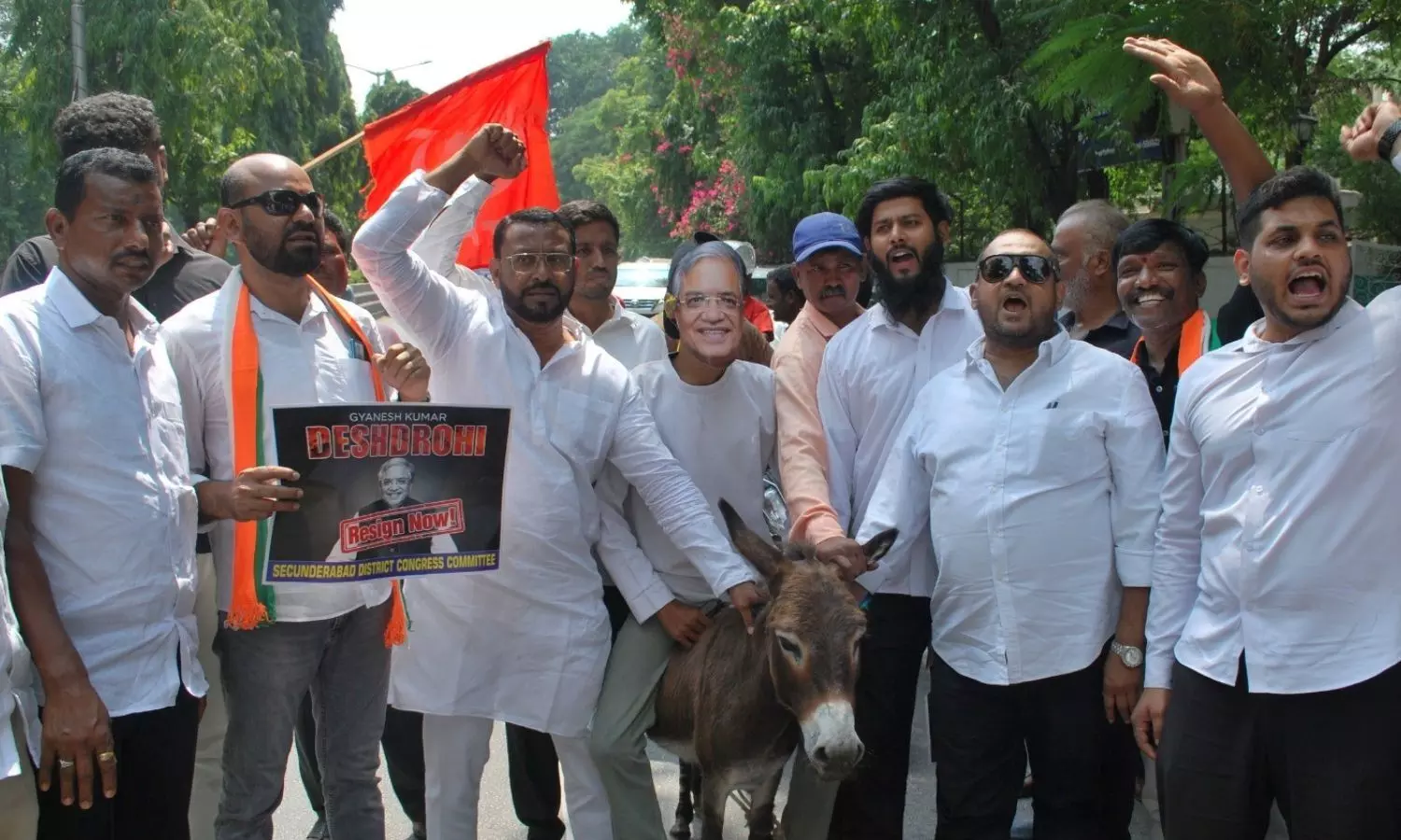 Donkey protest grabs spotlight at ‘Chalo Lok Bhavan’ Donkey protest grabs spotlight at ‘Chalo Lok Bhavan’