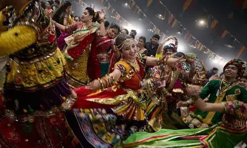 Your guide to modif ying traditional looks this Navratri