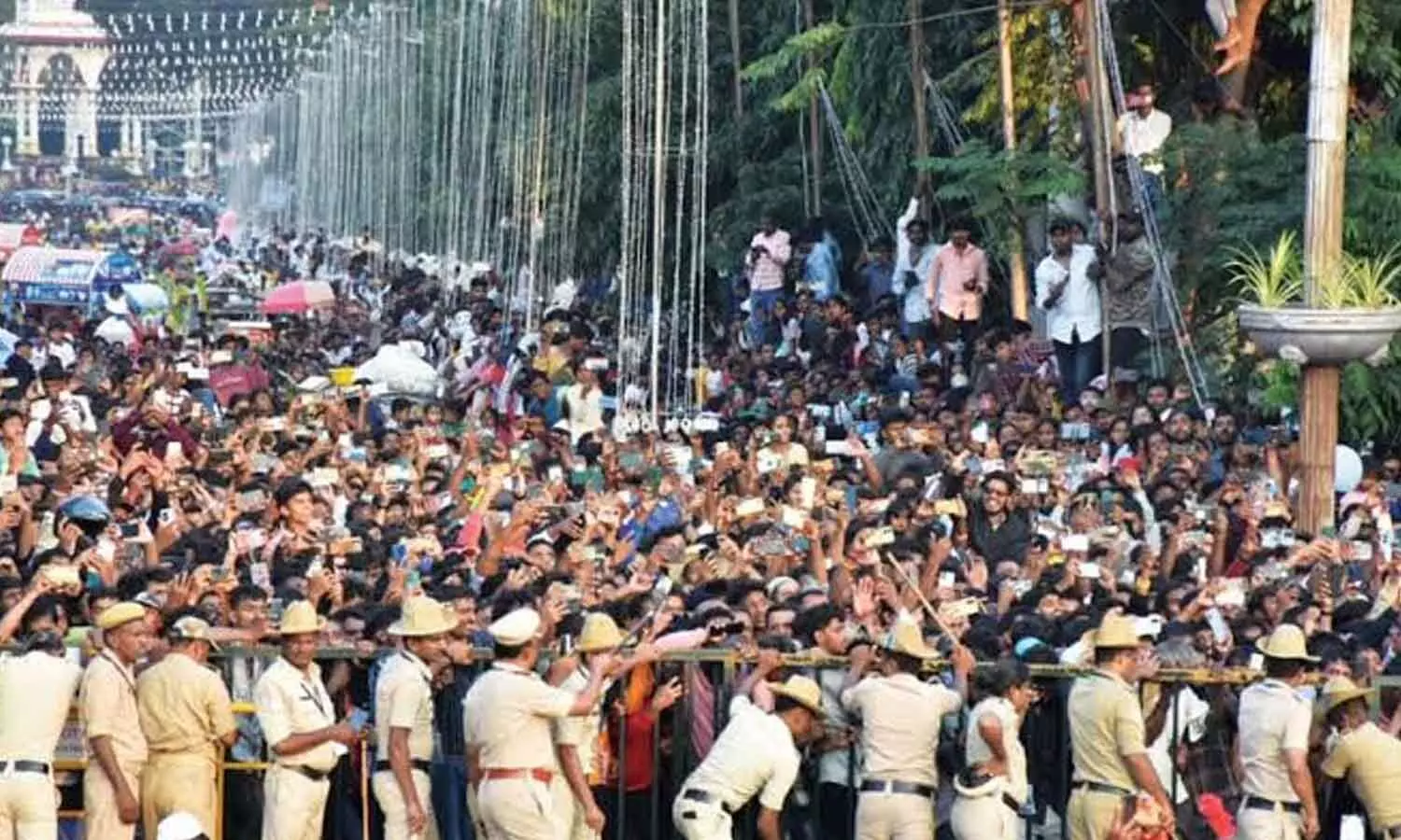 Over 6,000 police personnel to guard Mysuru Dasara Over 6,000 police personnel to guard Mysuru Dasara