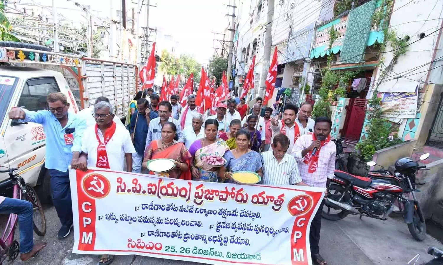 CPM leaders participating in Praja Poru Yatra CPM leaders participating in Praja Poru Yatra