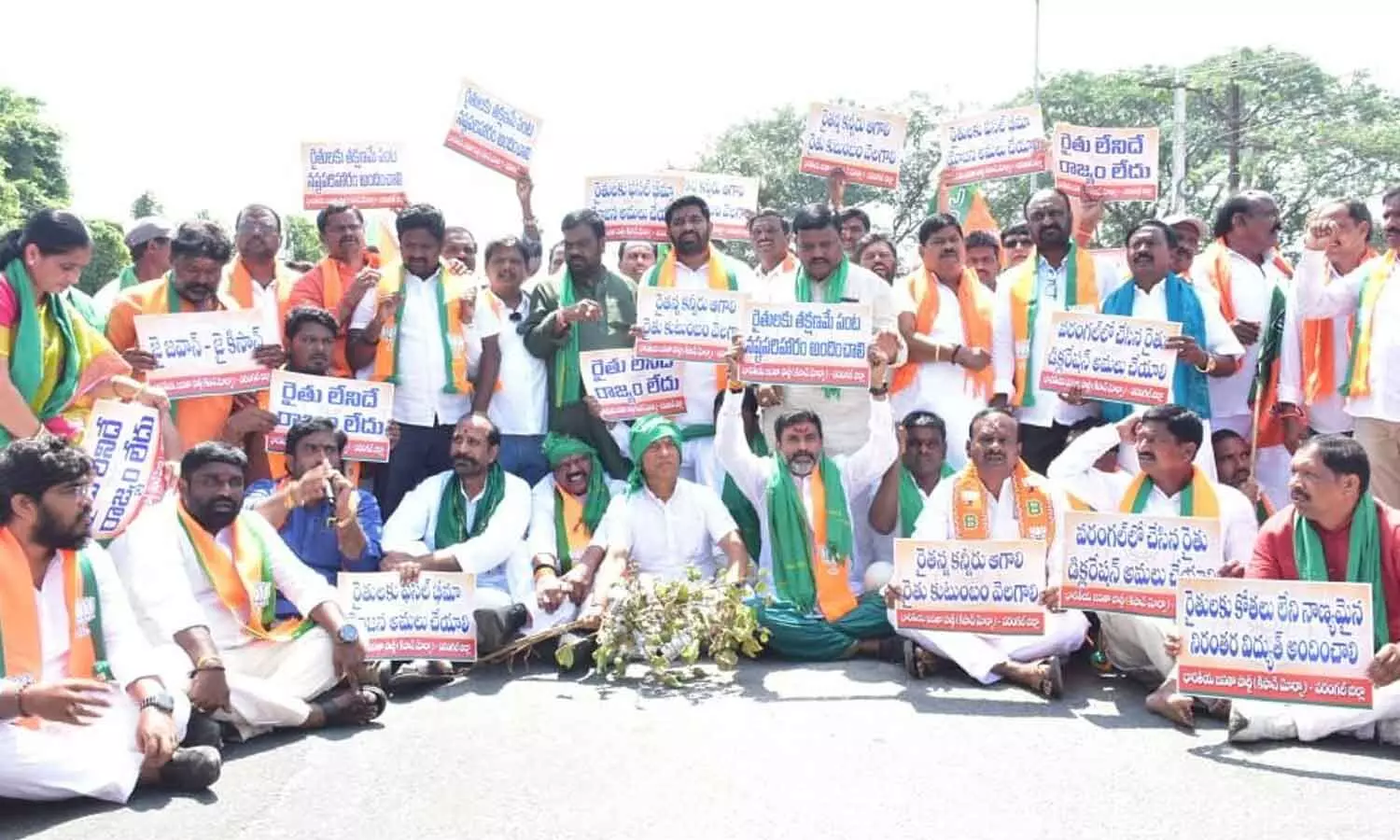 BJP, Kisan Morcha protest over power cuts BJP, Kisan Morcha protest over power cuts