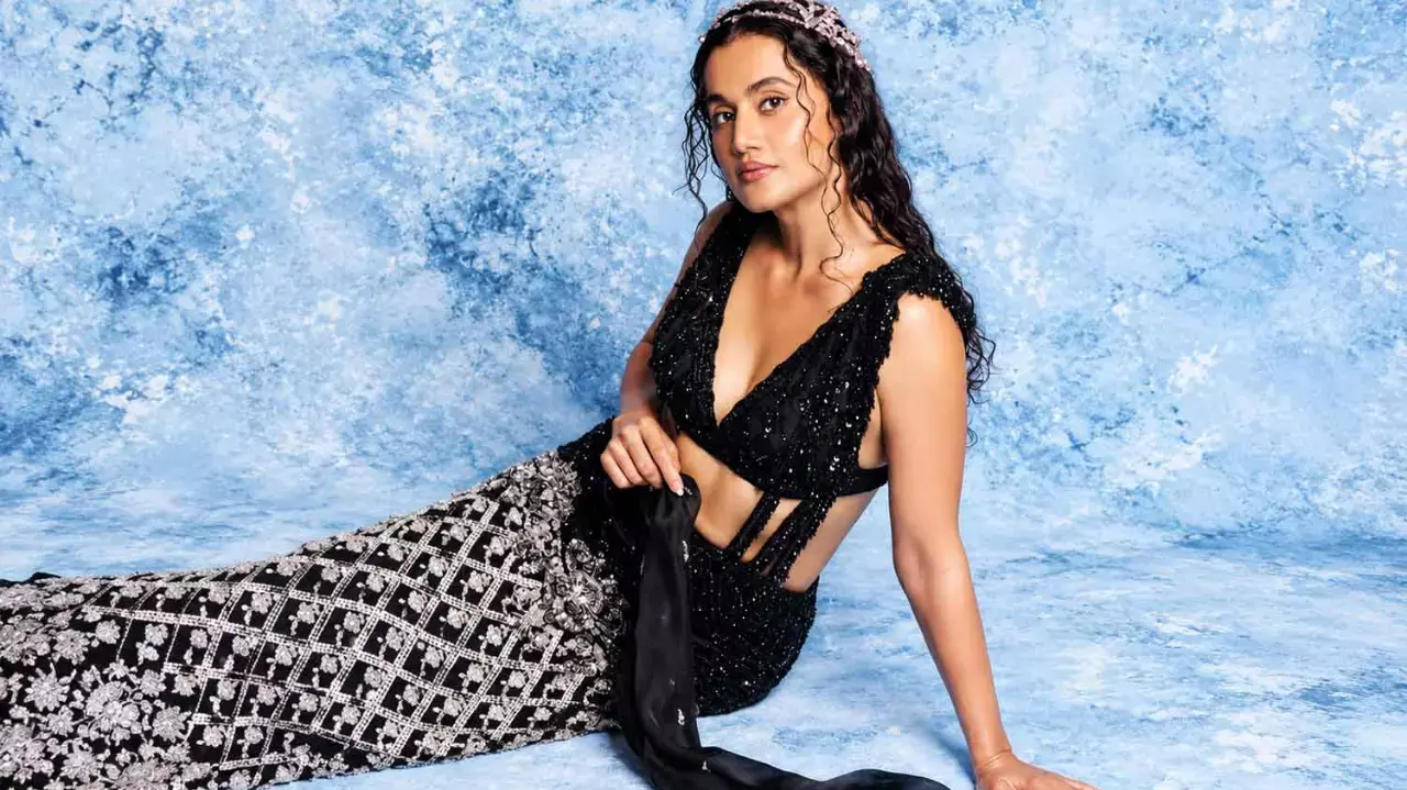 Taapsee Pannu dazzles with stunning looks