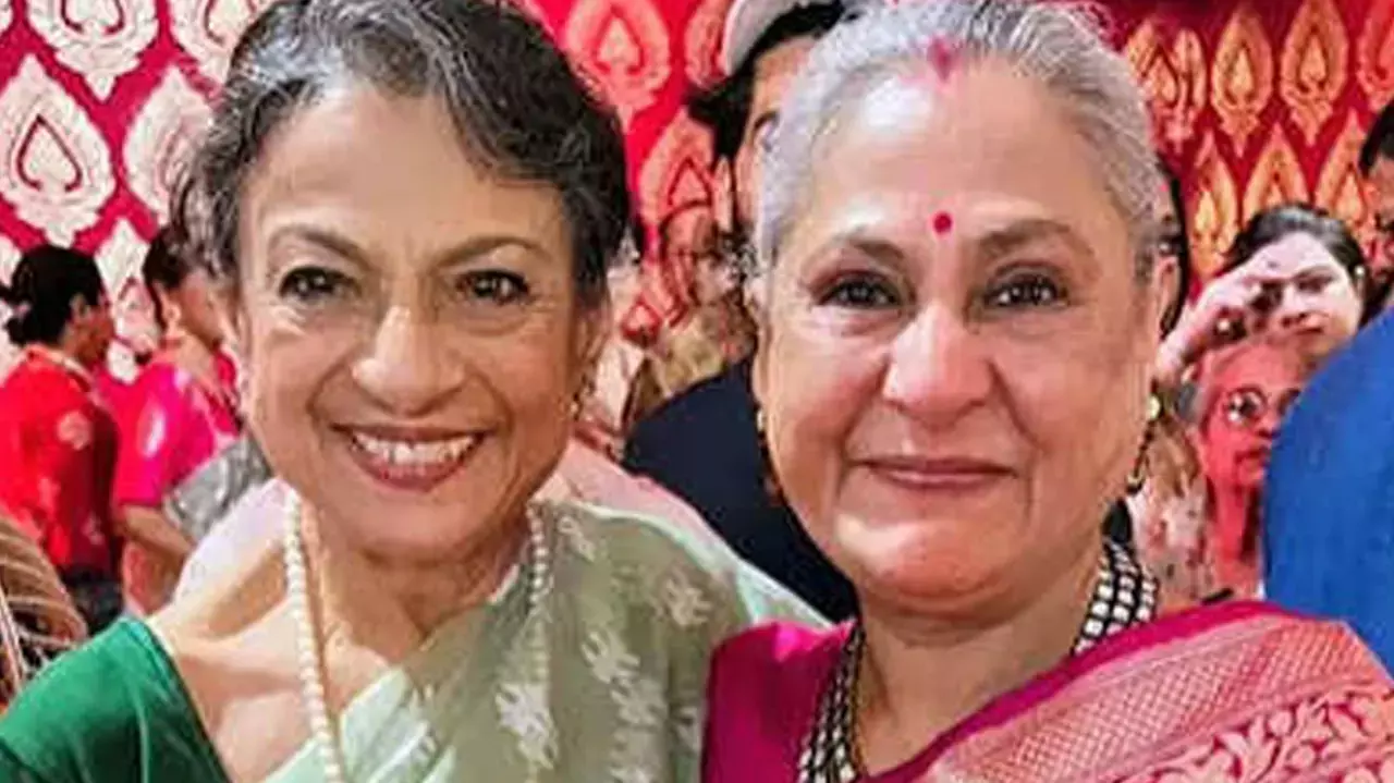 Tanishaa Mukerji asks paparazzi to ‘not trouble Jaya Bachchan’ during Durga Pooja festival, says few deliberately poke her Tanishaa Mukerji asks paparazzi to ‘not trouble Jaya Bachchan’ during Durga Pooja festival, says few deliberately poke her