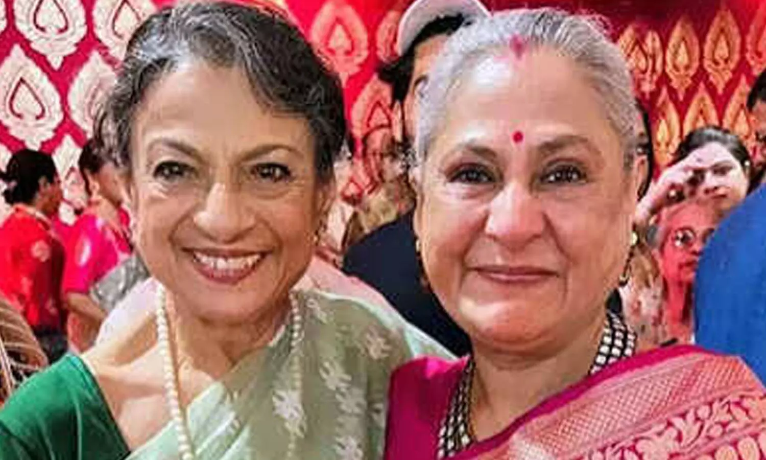 Tanishaa Mukerji asks paparazzi to ‘not trouble Jaya Bachchan’ during Durga Pooja festival, says few deliberately poke her Tanishaa Mukerji asks paparazzi to ‘not trouble Jaya Bachchan’ during Durga Pooja festival, says few deliberately poke her