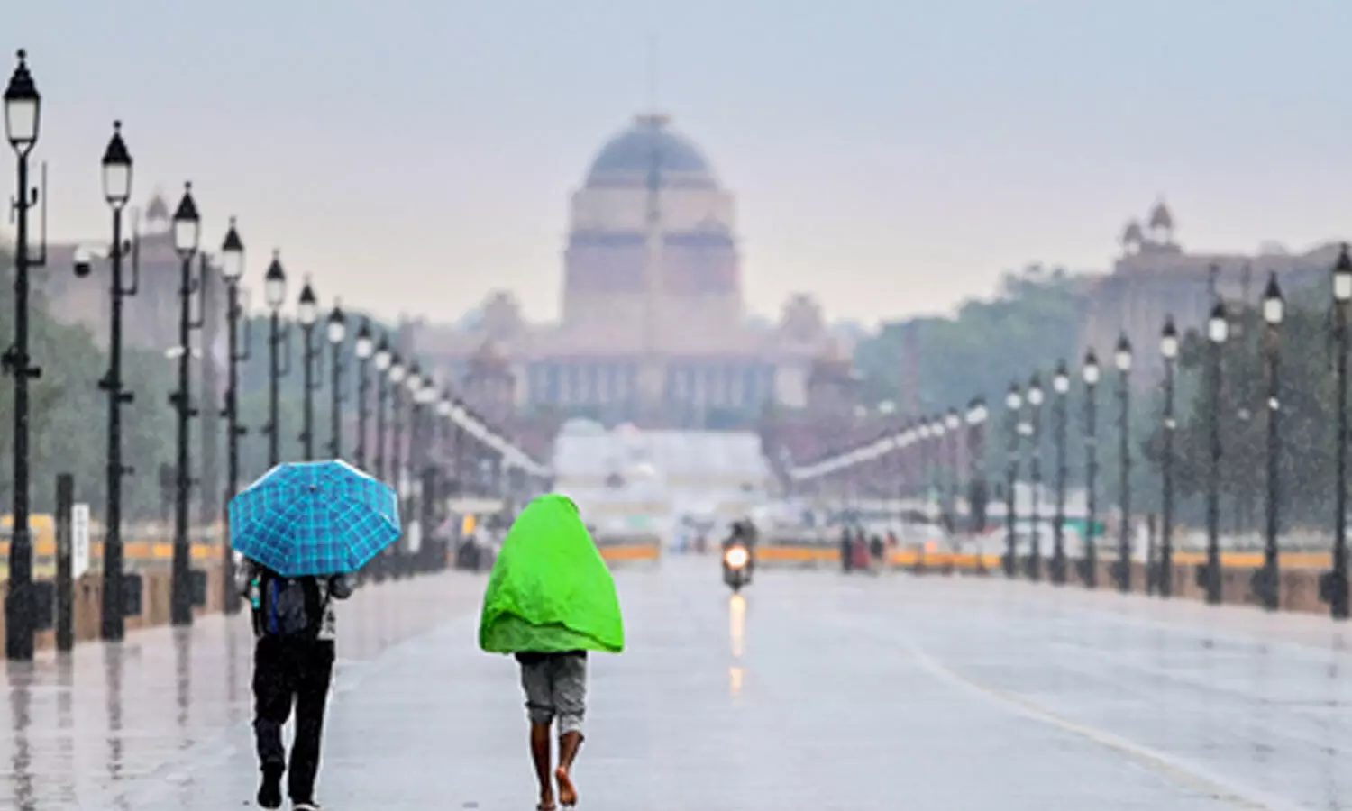 Delhi-NCR wakes up to cool breeze; IMD predicts rain, thunderstorms over weekend Delhi-NCR wakes up to cool breeze; IMD predicts rain, thunderstorms over weekend