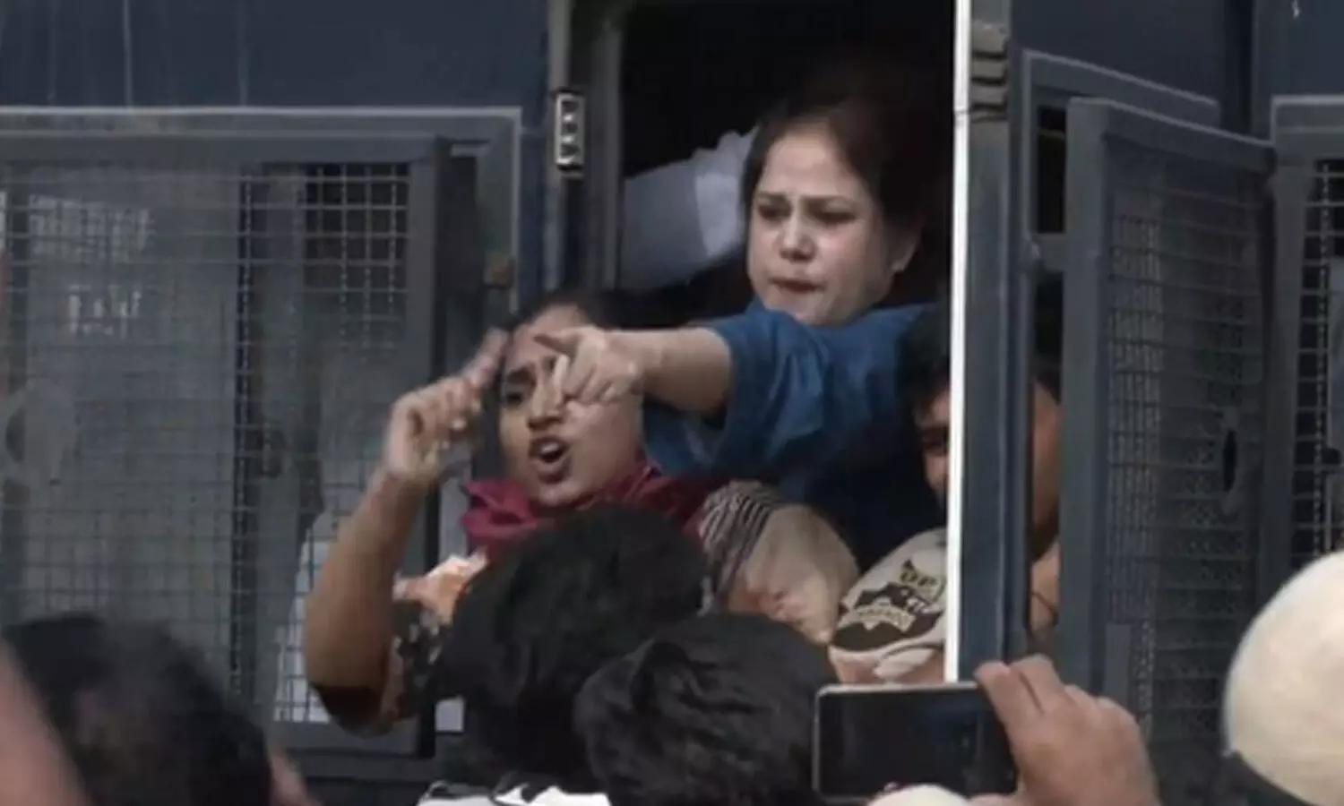 200 people detained in Delhi ahead of CJPs Jantar Mantar protest 200 people detained in Delhi ahead of CJPs Jantar Mantar protest