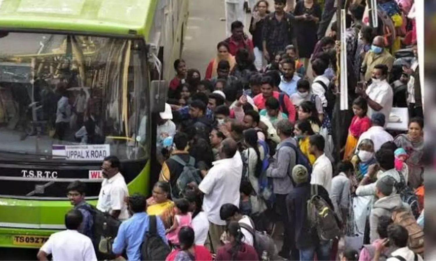 Hyderabad bus stations crowded amid Dussehra holidays, RTC increases services Hyderabad bus stations crowded amid Dussehra holidays, RTC increases services