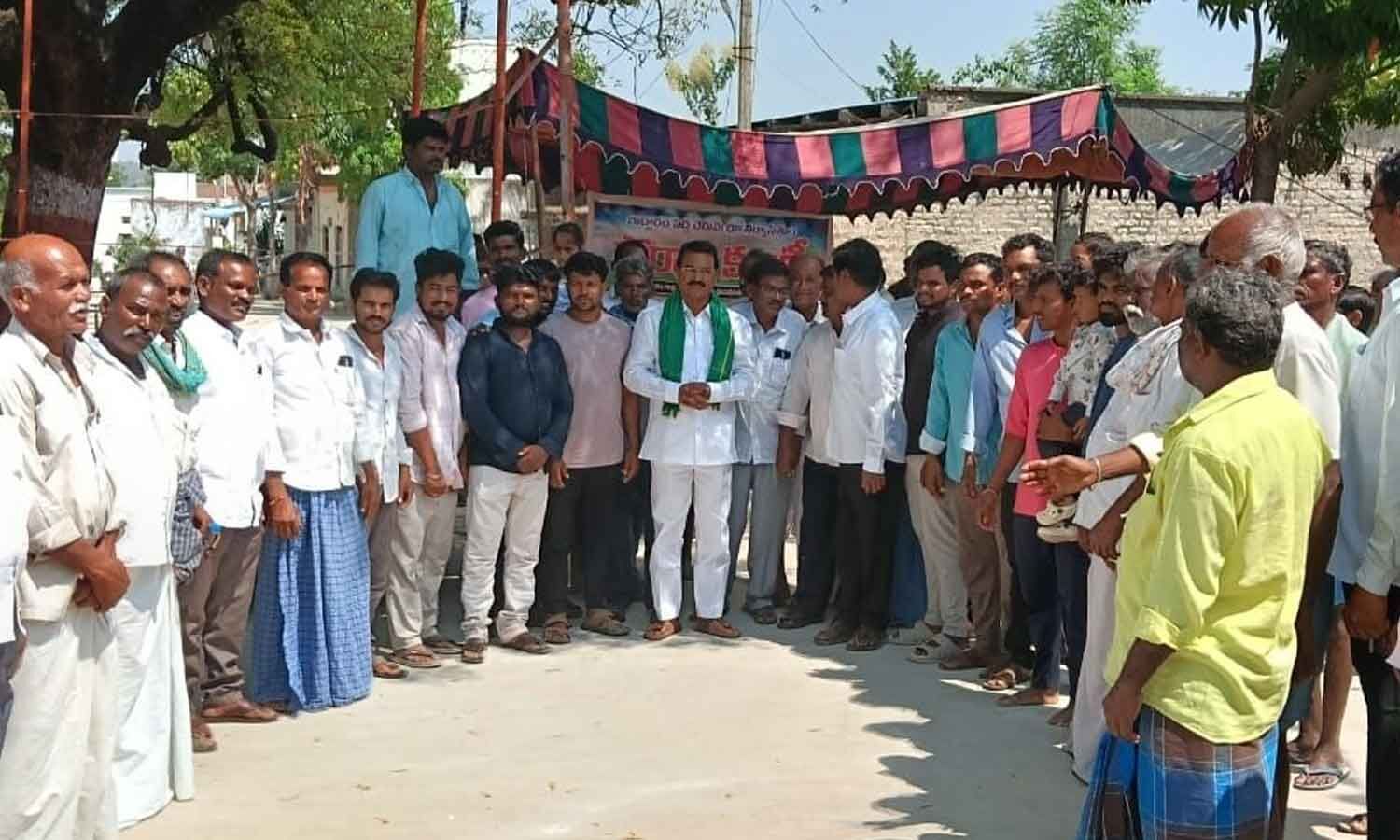 Singireddy Seeks Rs 25 Lakh Compensation for Buddaram Landowners