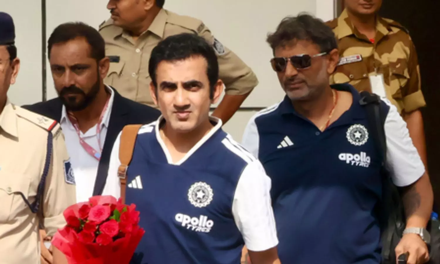 India head coach Gautam Gambhir and batting coach Sitanshu Kotak visited the Mahakaleshwar Temple India head coach Gautam Gambhir and batting coach Sitanshu Kotak visited the Mahakaleshwar Temple
