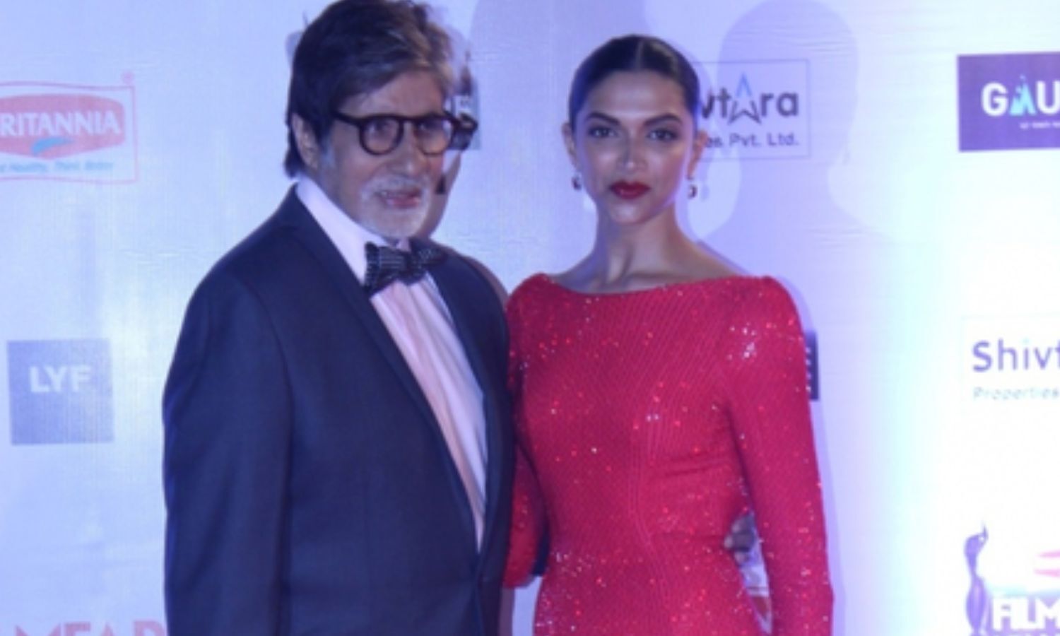Amitabh Bachchan Jokes Deepika Padukone Eats Every Three Minutes
