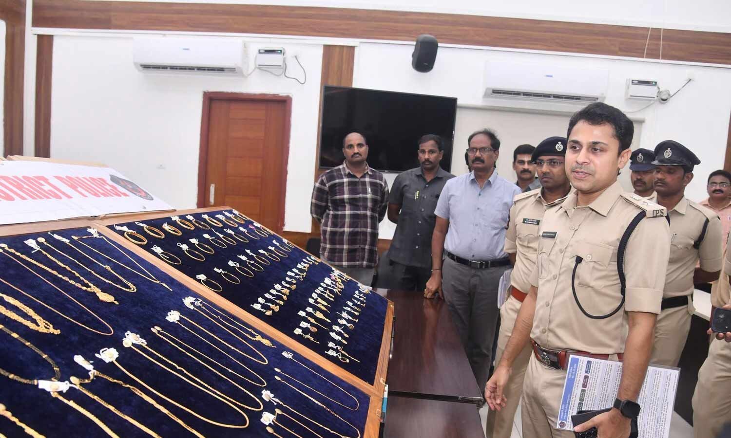 Kakinada Gold Appraiser Arrested in Jewellery Substitution Case