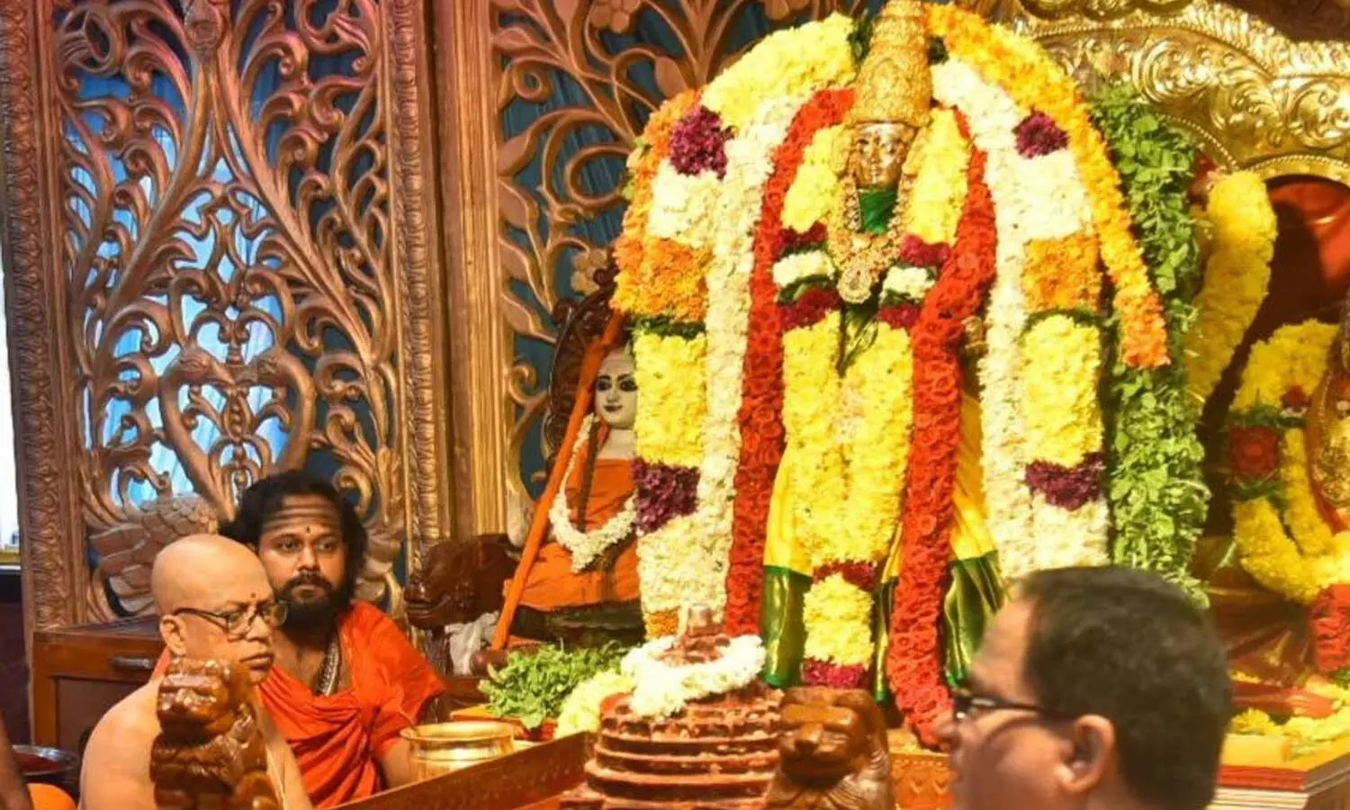 Priests performing special pujas to Goddess Kanaka Durga during Dasara Sarannavaratri festivities at Sri Durga Malleswara Swamy Varla Devasthanam atop Indrakeeladri on Sunday Priests performing special pujas to Goddess Kanaka Durga during Dasara Sarannavaratri festivities at Sri Durga Malleswara Swamy Varla Devasthanam atop Indrakeeladri on Sunday