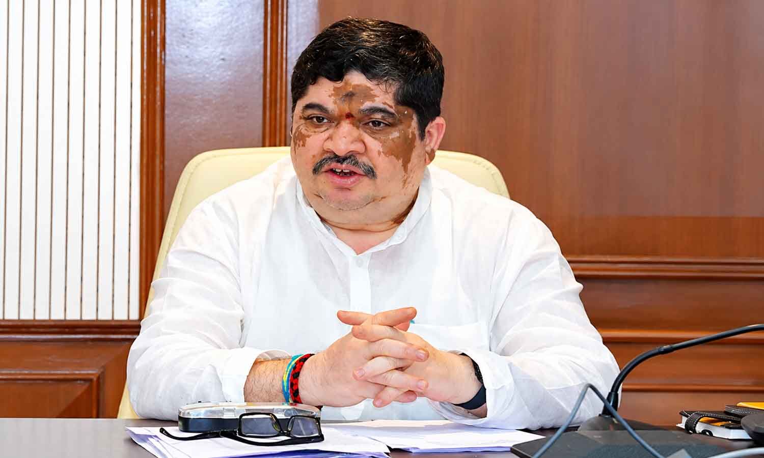 Ponnam Challenges BJP Leader to Debate Alleged Voter Deletions