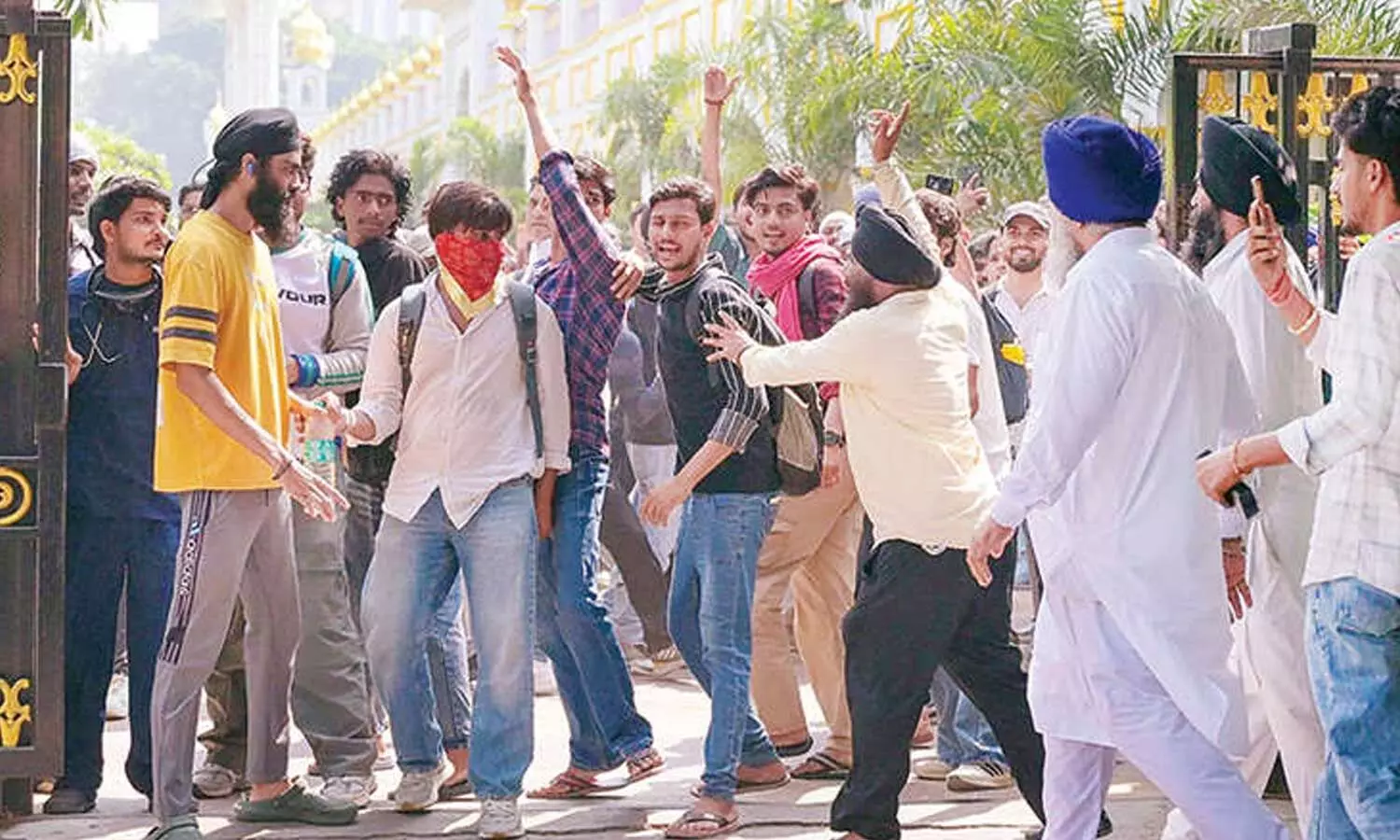 NAPA seeks probe into ‘police action’ on Sikh devotees at Bangla Sahib NAPA seeks probe into ‘police action’ on Sikh devotees at Bangla Sahib