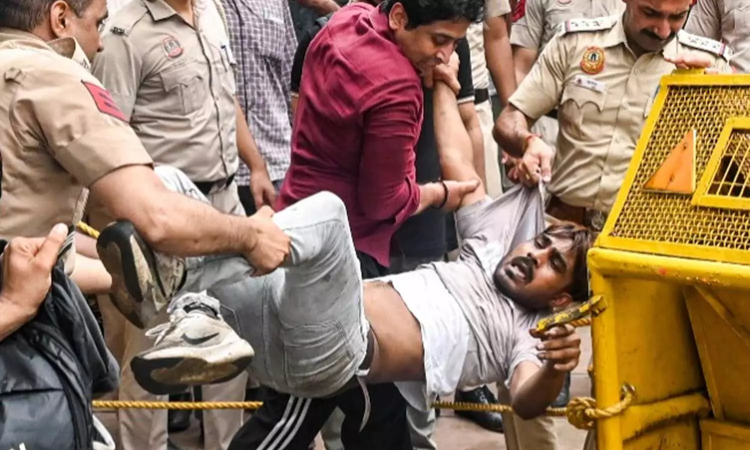 AAP alleges police excesses during protest AAP alleges police excesses during protest