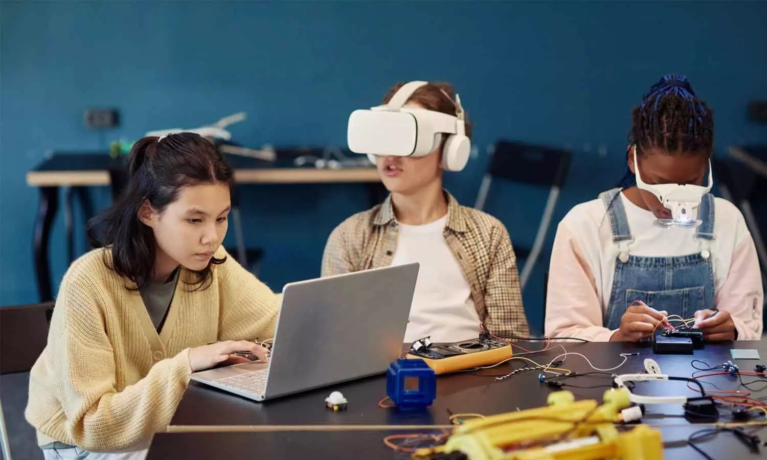 Preparing students for tomorrow’s jobs through AI and skills Preparing students for tomorrow’s jobs through AI and skills