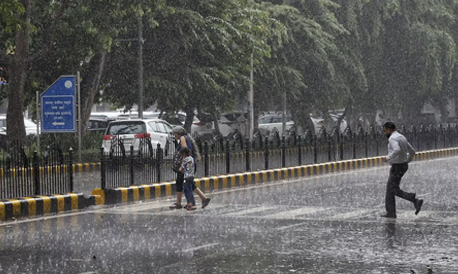 Delhi-NCR wakes up to heavy rain, thunderstorms; IMD issues red alert across 11 districts Delhi-NCR wakes up to heavy rain, thunderstorms; IMD issues red alert across 11 districts