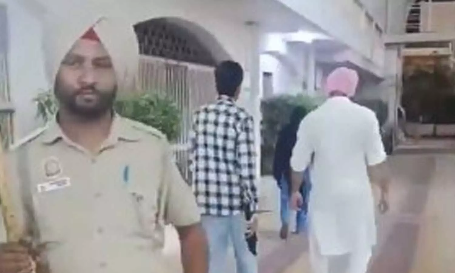 Delhi Police register FIR over Bangla Sahib Gurdwara incident after DSGMC complaint Delhi Police register FIR over Bangla Sahib Gurdwara incident after DSGMC complaint