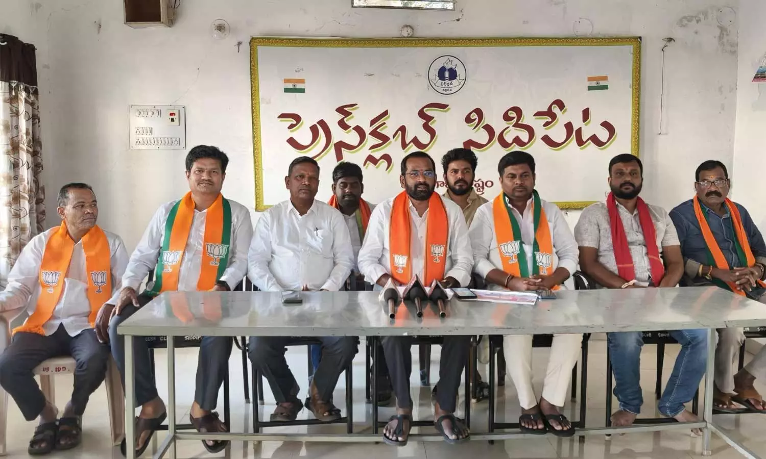 Harish looted Siddipet in name of development: BJP leader Harish looted Siddipet in name of development: BJP leader