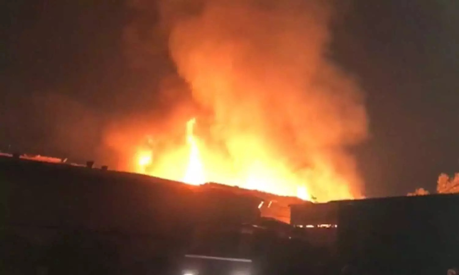 Fire breaks out at furniture warehouse Fire breaks out at furniture warehouse