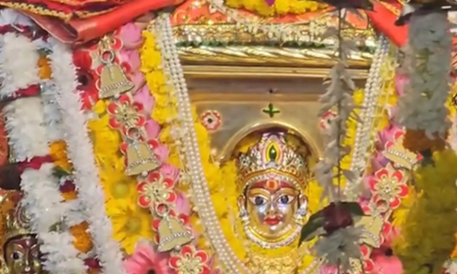 Navratri Day 3: Temples across nation resonate with Jai Mata Di as devotees offer prayers to Maa Chandraghanta Navratri Day 3: Temples across nation resonate with Jai Mata Di as devotees offer prayers to Maa Chandraghanta