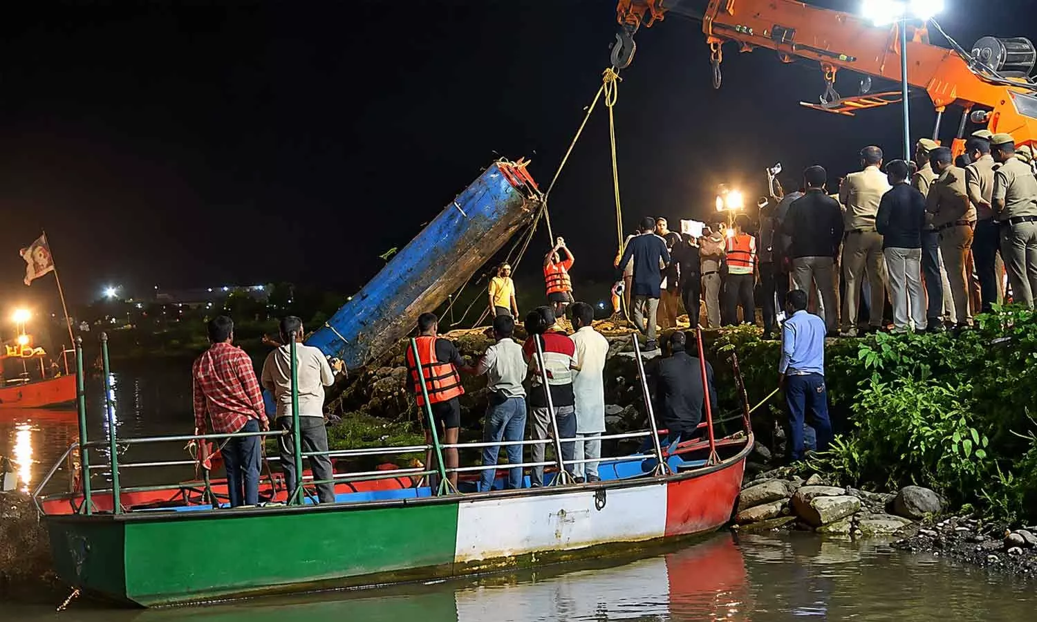 10 killed in Bihar boat mishap 10 killed in Bihar boat mishap