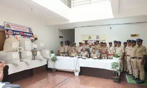 Kumbalgodu police have arrested two persons from Kerala Kumbalgodu police have arrested two persons from Kerala