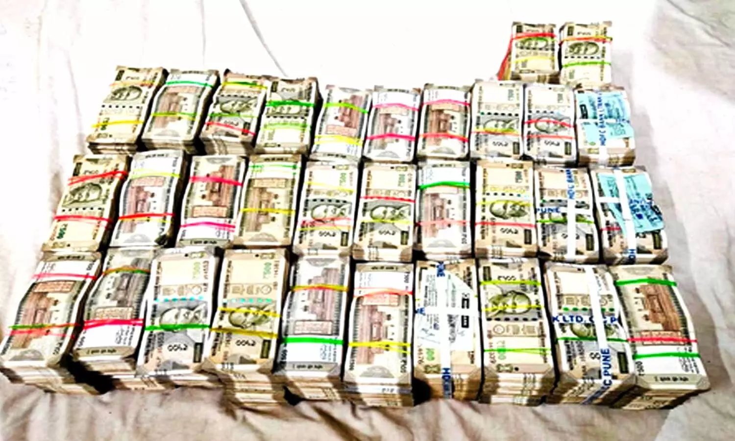 CBI arrests Munitions India Executive Director, two others in bribery case, seizes Rs 2.23 crore cash CBI arrests Munitions India Executive Director, two others in bribery case, seizes Rs 2.23 crore cash